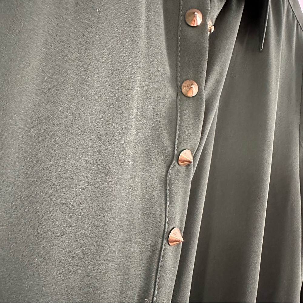Studded button down blouse - Picture 3 of 11
